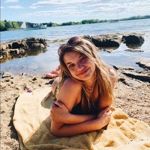 Meet your Posher, Cecelia